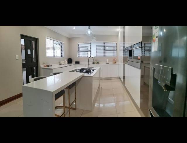 4 BEDROOM HOUSE FOR SALE IN SUNWARD PARK
